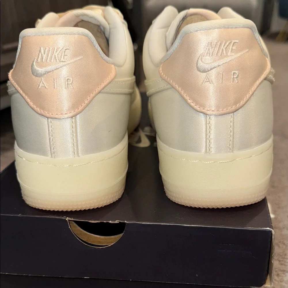 Nike WMNS Air Force 1 sneakers in Satin Color Sail-Barely Orange RARE Size 9! - Picture 4 of 16